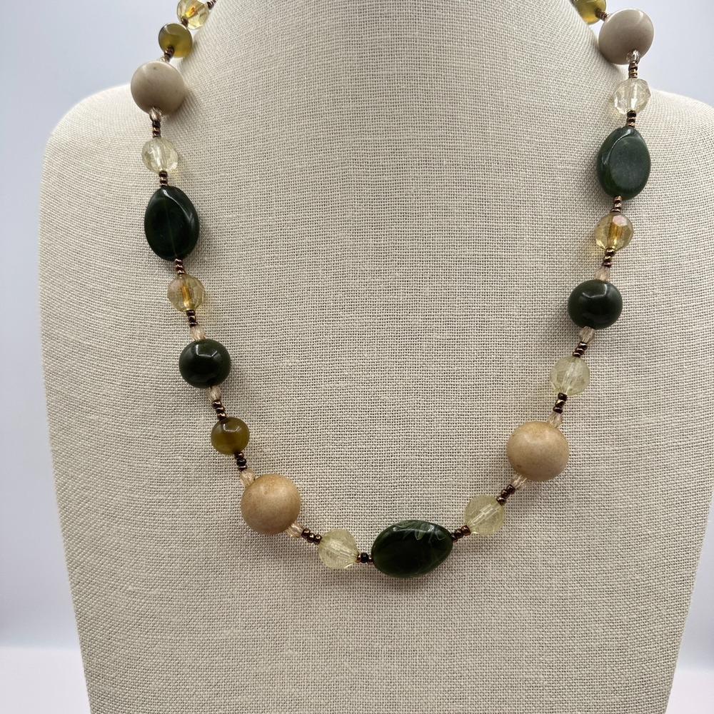 Vintage 90s Green Jade Bead Necklace Silver Tone Women's Retro Jewelry